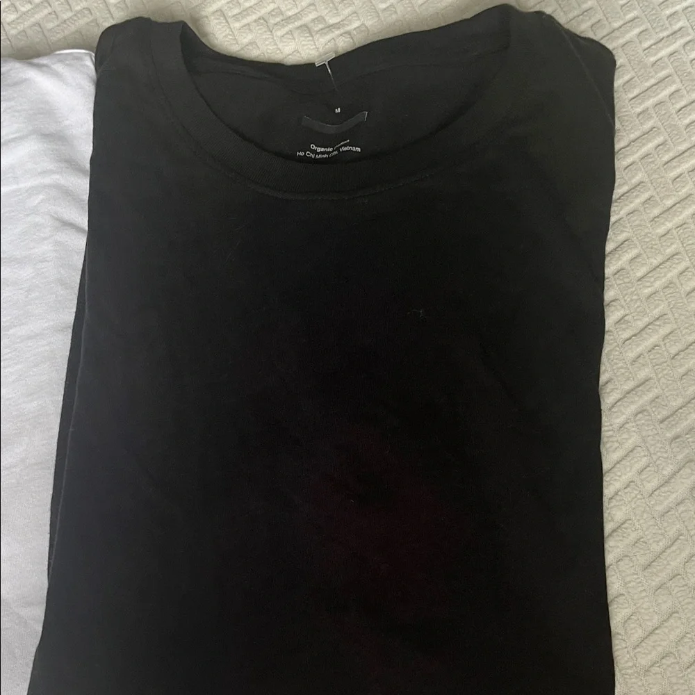 2 Everlane Slim Fit Crewneck White and Black Short Sleeve Tees, new - Picture 3 of 7
